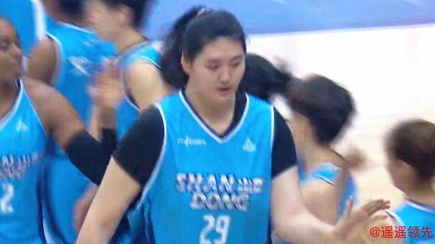 “小巨人”张子宇迎来WCBA首秀 替补出场拿到15分6板