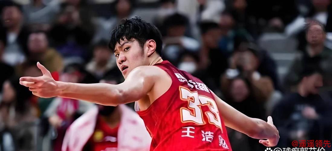 迪亚洛遭严重犯规，主帅潘江被夺权，双方6名球员技术犯规，深圳豪取三连胜